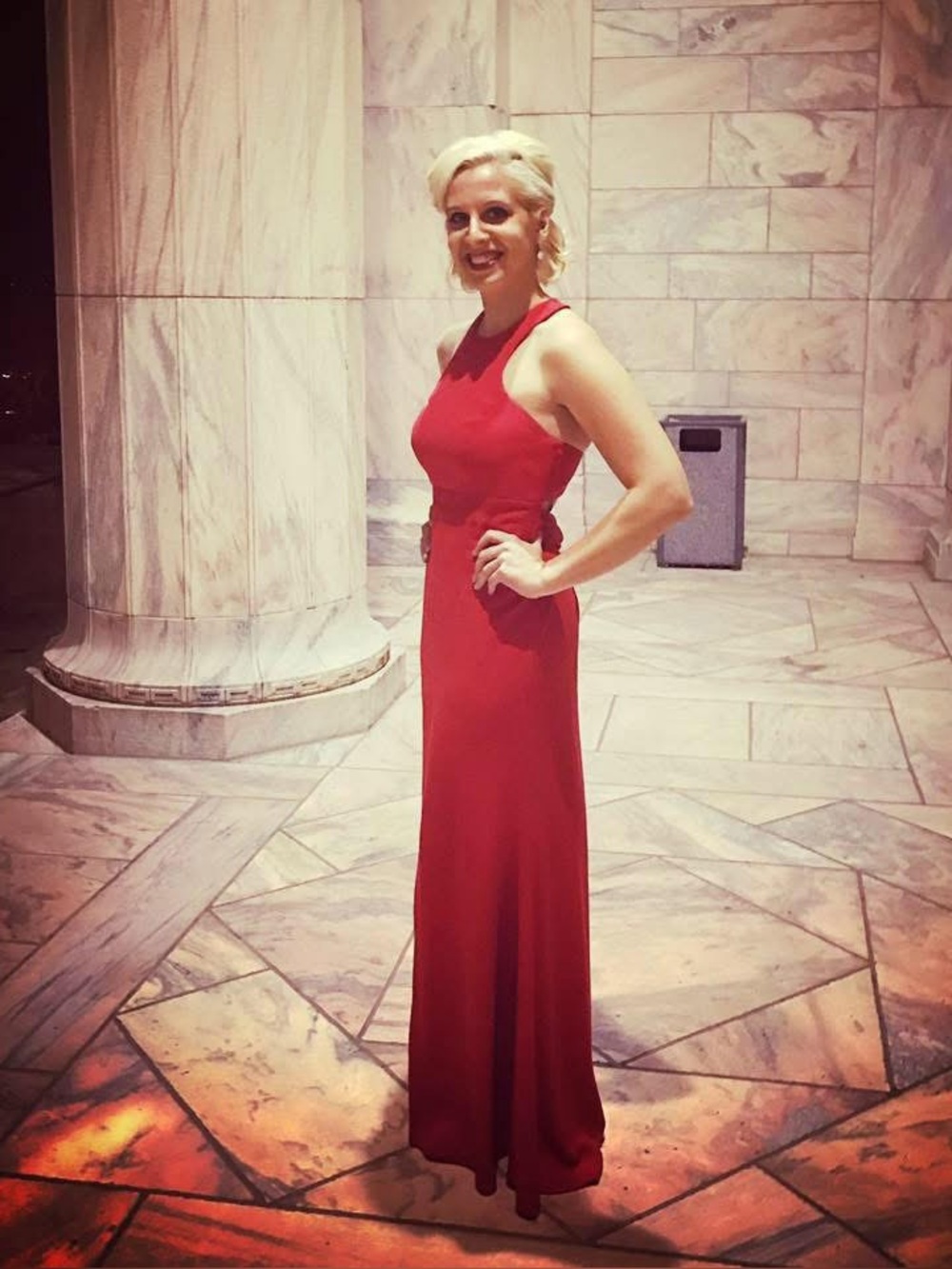 Vera Wang Elegant Red Sleeveless Evening Dress